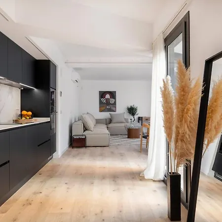 Luxury In Center Апартаменты *
