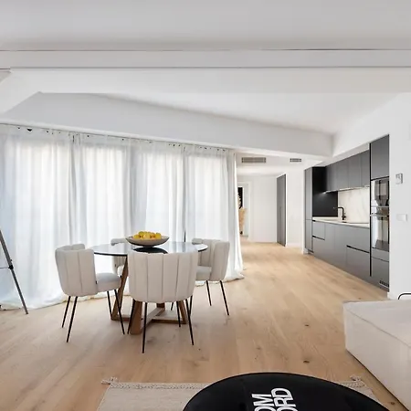 Luxury In Center Апартаменты