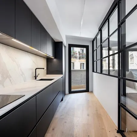 Luxury In Center Апартаменты *