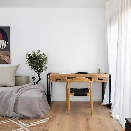 Luxury In Center Apartment *