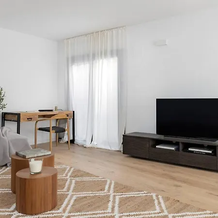 Luxury In Center Apartment